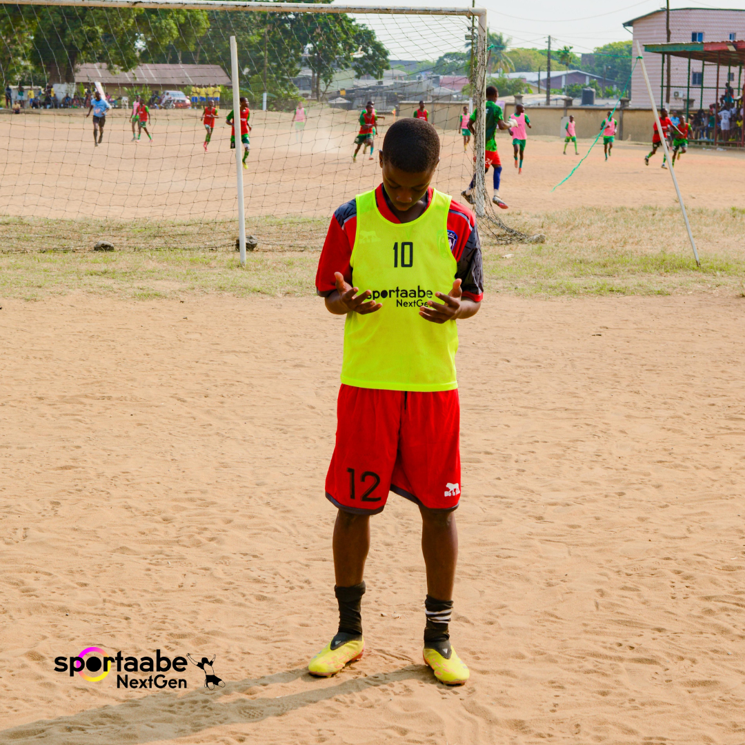 jeune talent en pleine séance de méditation d'avant match